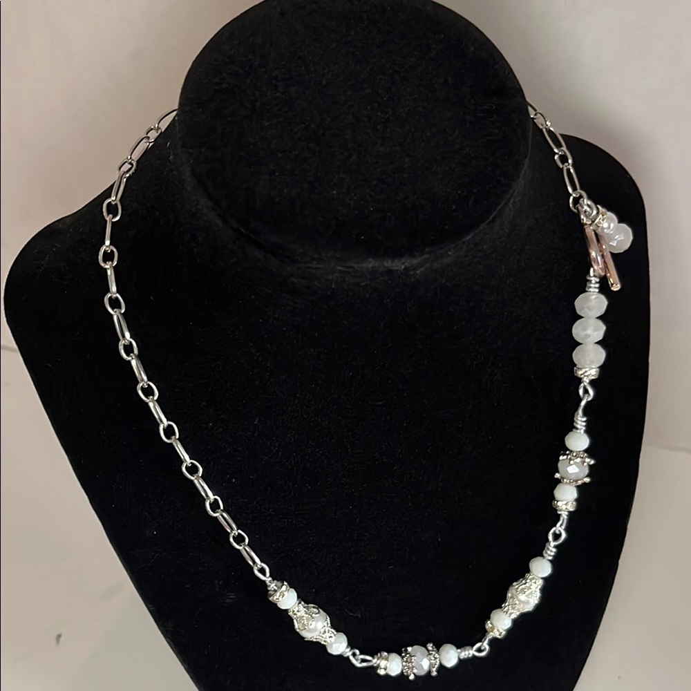 Handmade Elegant Silver copper and White Necklace - Picture 4 of 7